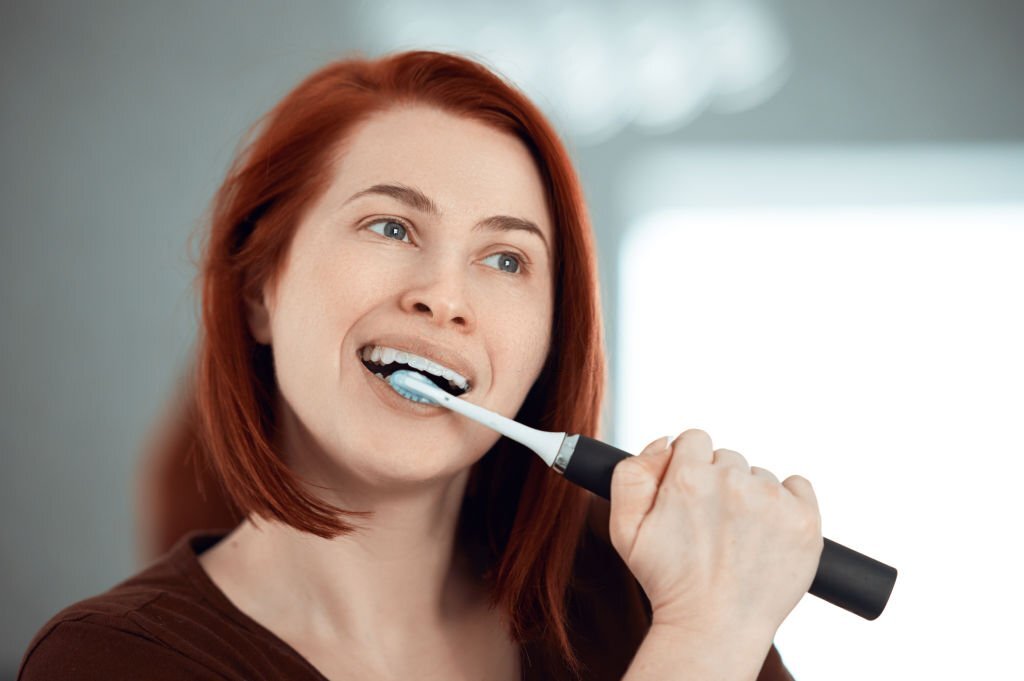 How To Properly Brush Your Teeth With An Electric Toothbrush KIWIBIRD how-to-properly-brush-your-teeth-with-an-electric-toothbrush-kiwibird