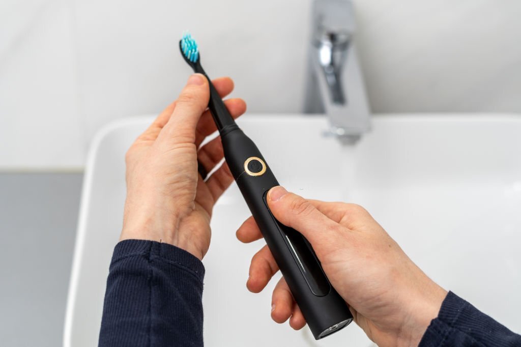 How long can an electric toothbrush be used without charging?