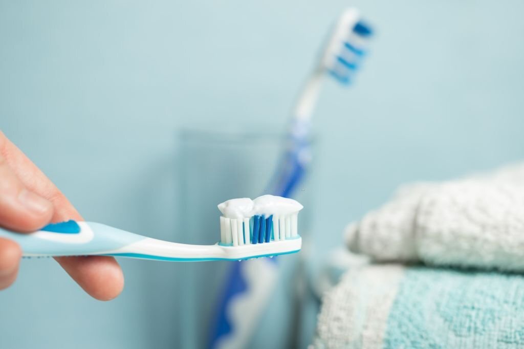 Why does my toothbrush smell? | KIWIBIRD
